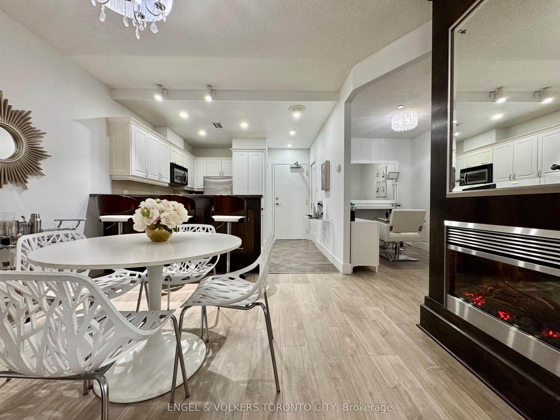 393 King Street W 706 #706 — photo 1