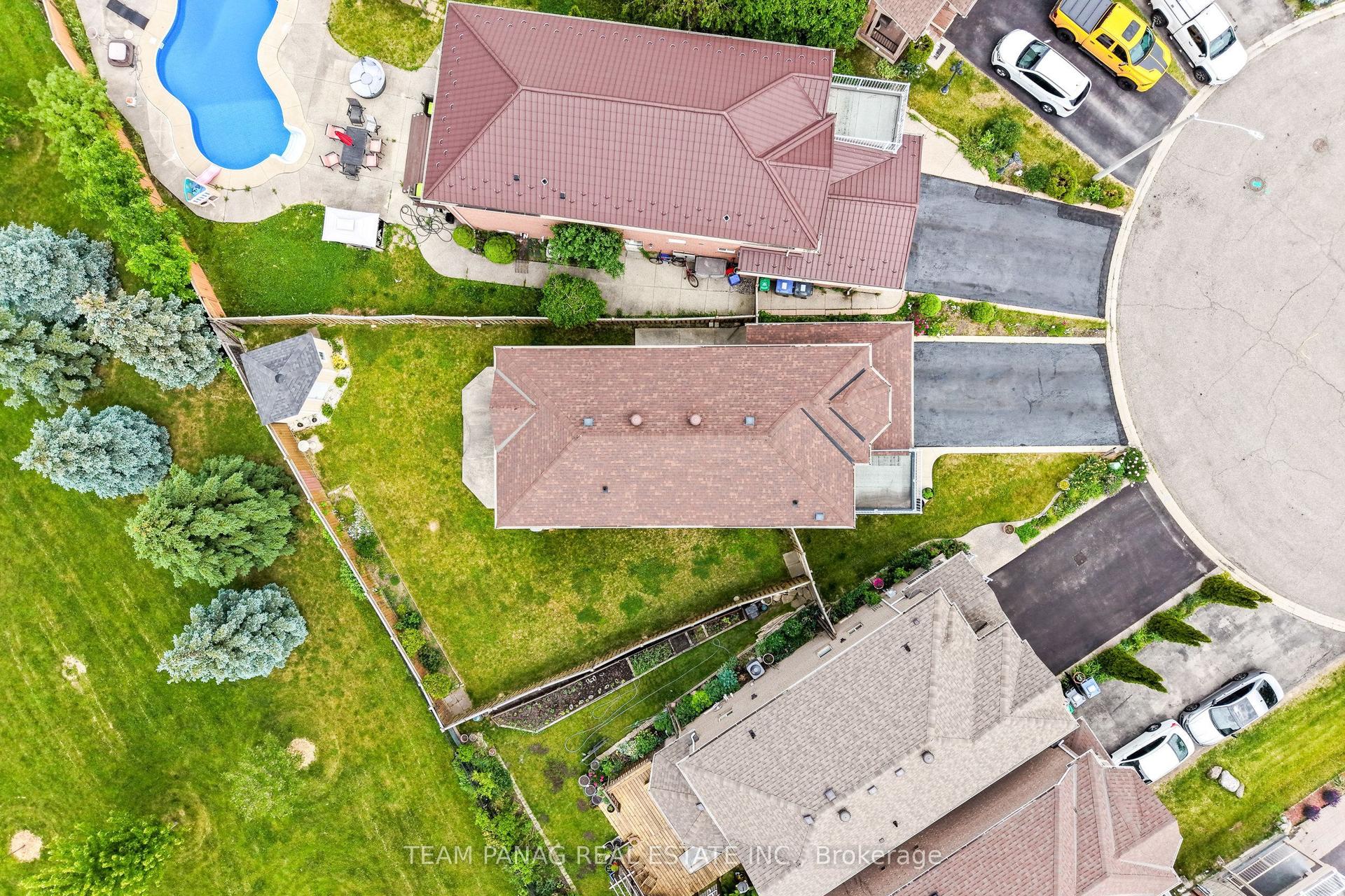 12 Stirrup Court, Brampton — Detached for sale, photo 1