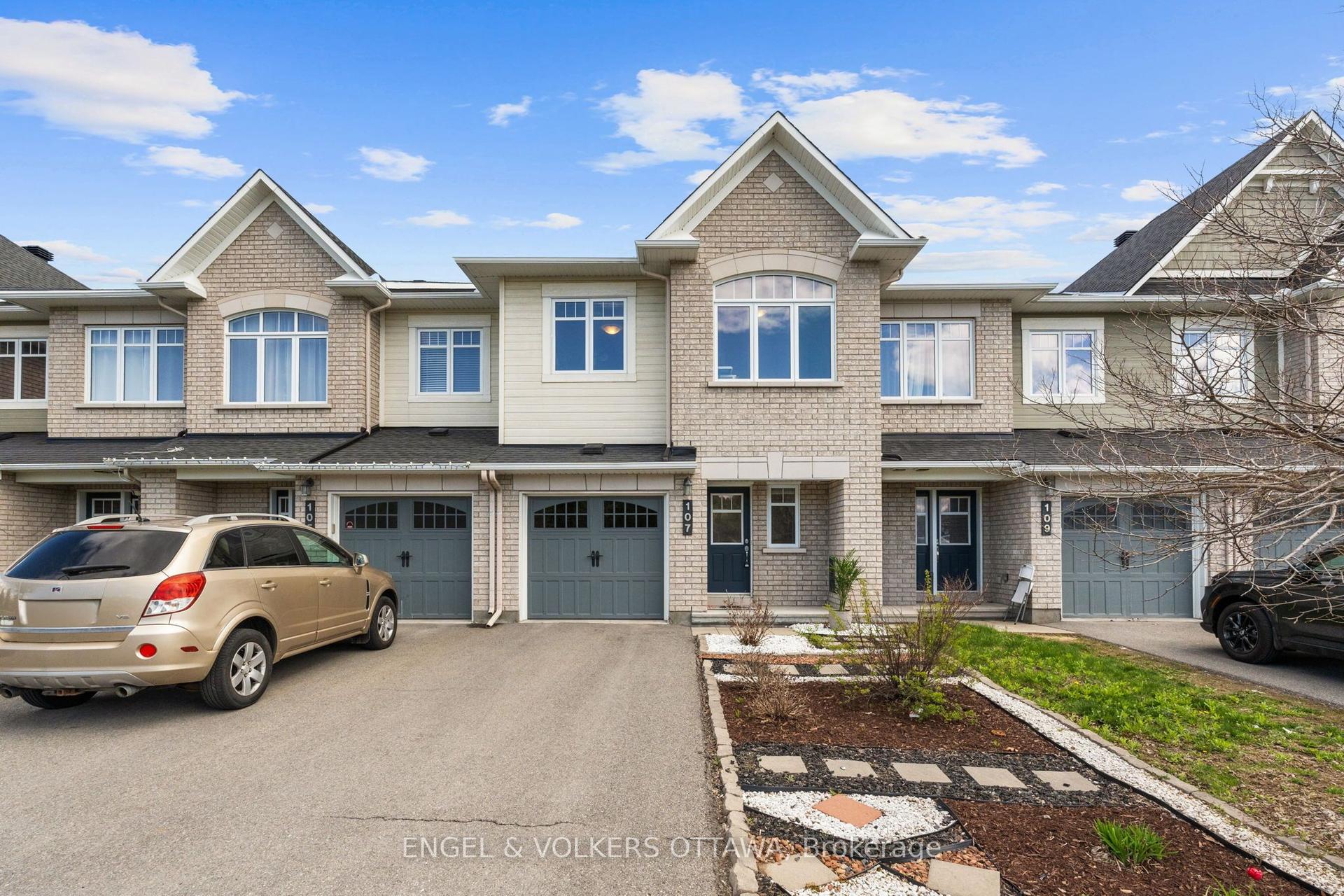 107 Mancini Way — photo 1
