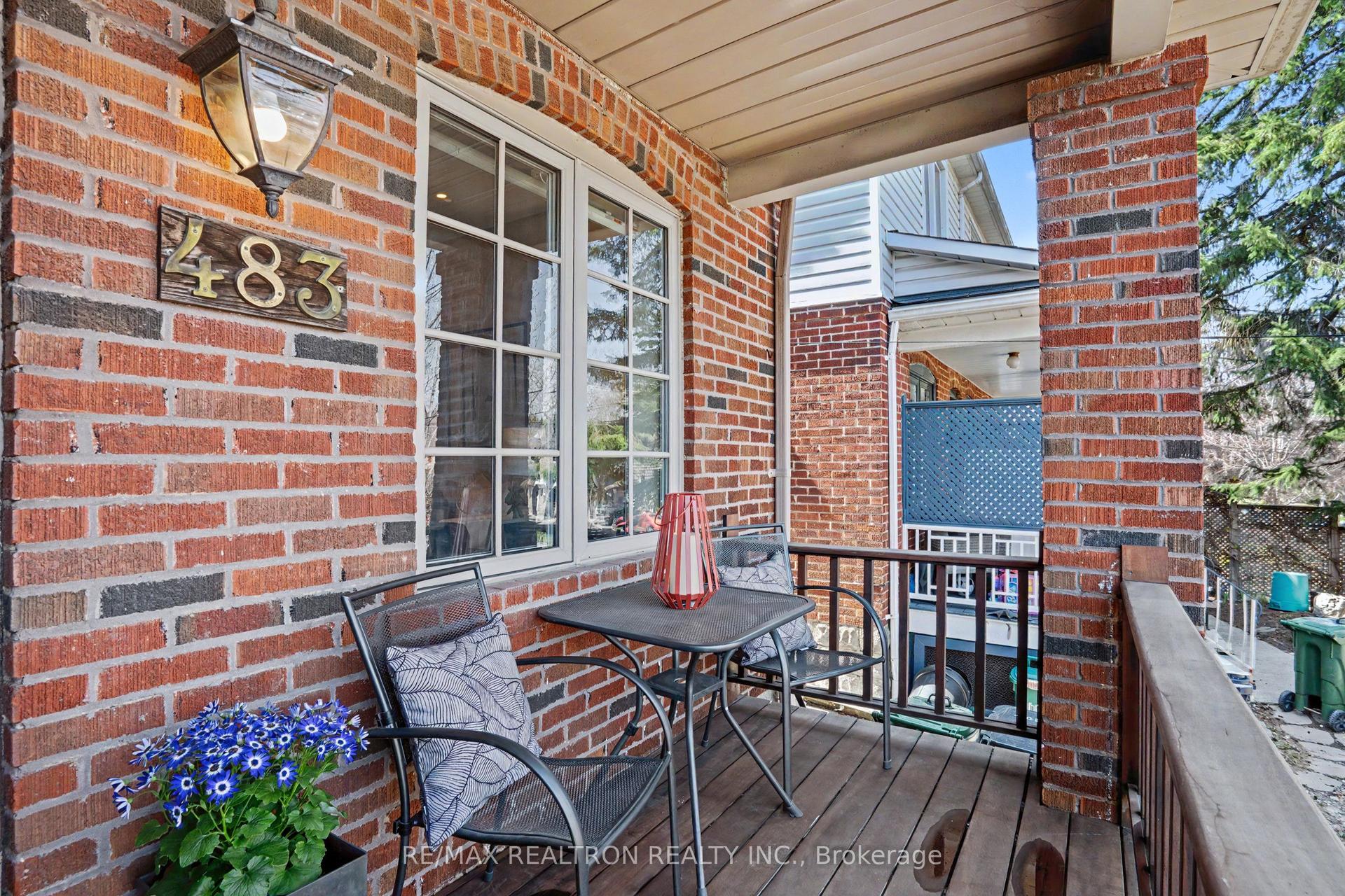 483 Roehampton Avenue — photo 1