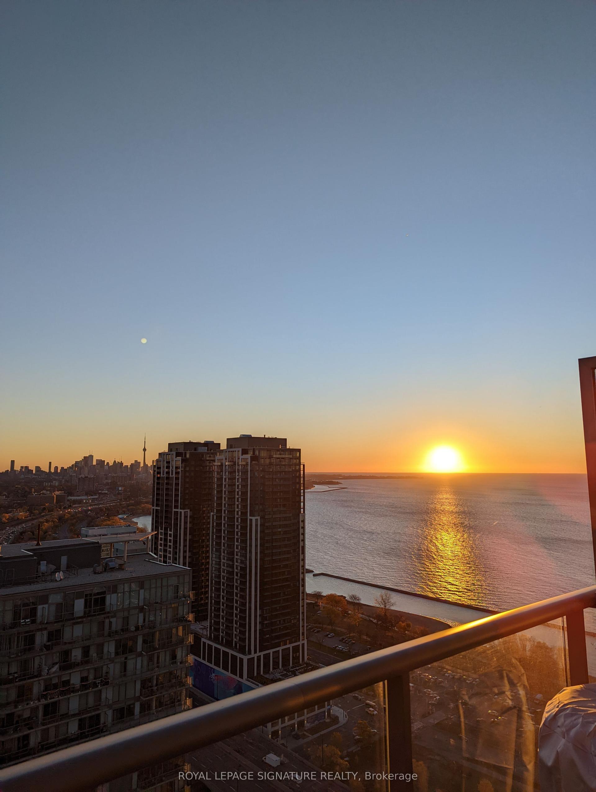 105 The Queensway N/A 3513 #3513 — photo 1