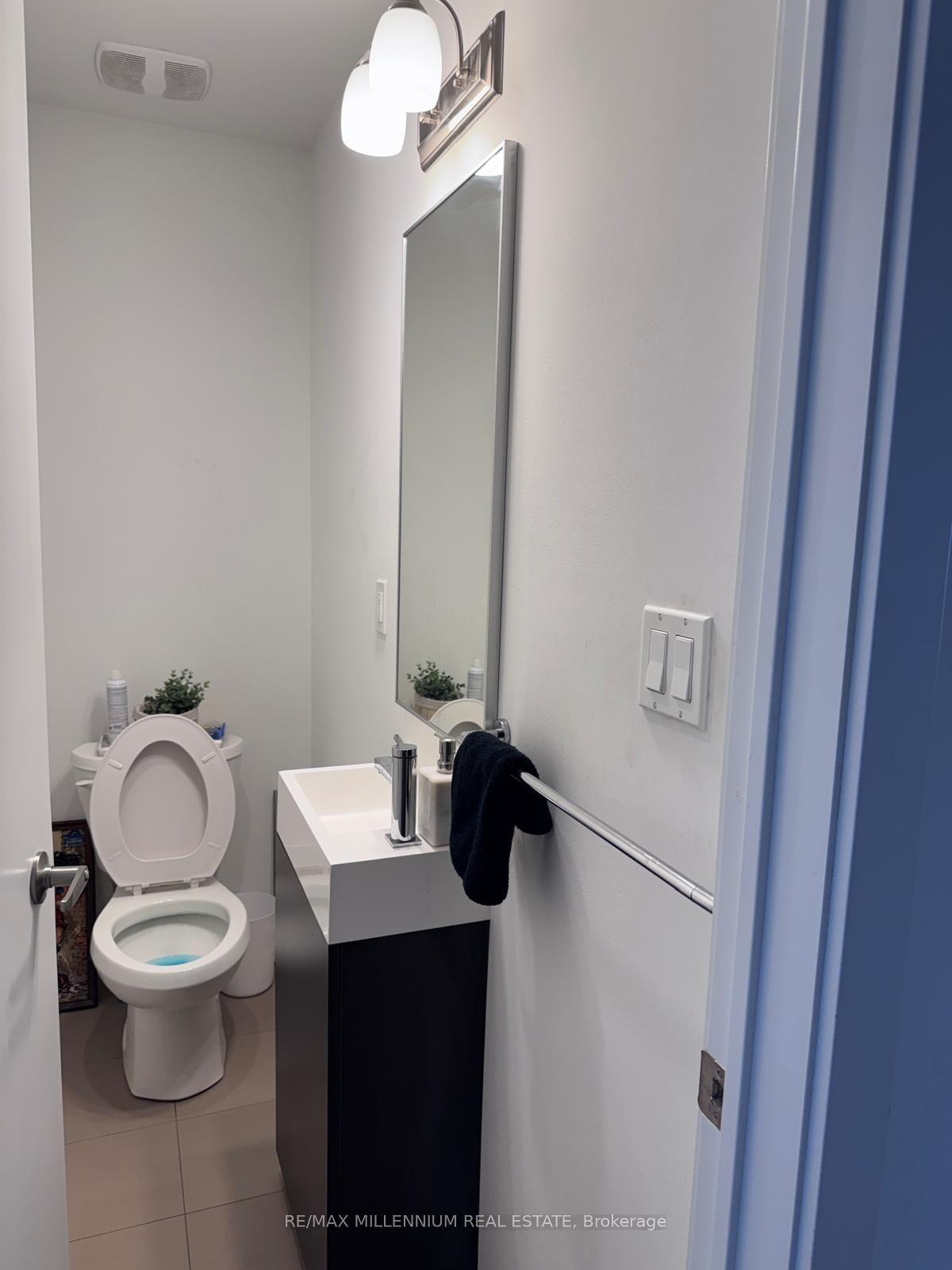 54 Hooyo Terrace, Toronto — Townhouse for lease, photo 1