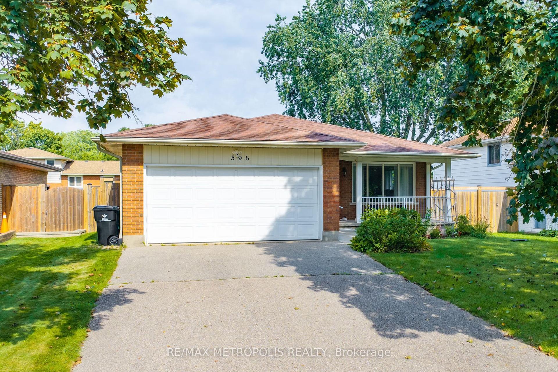 598 Black Oak Crescent, Waterloo — Detached for sale, photo 1