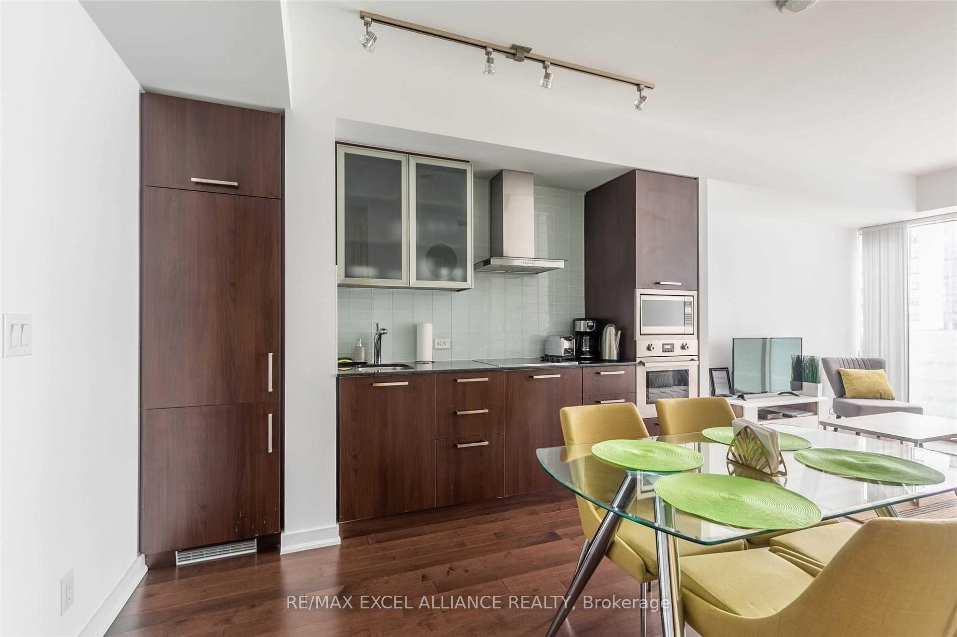12 York Street 1809 #1809, Toronto — Condo for lease, photo 1
