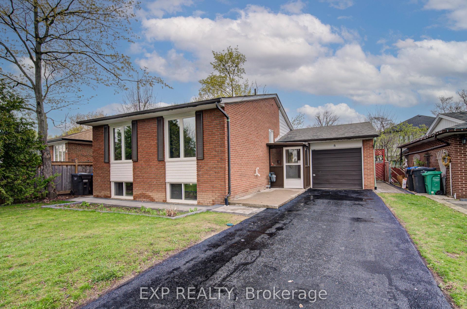 8 Sanford Crescent — photo 1
