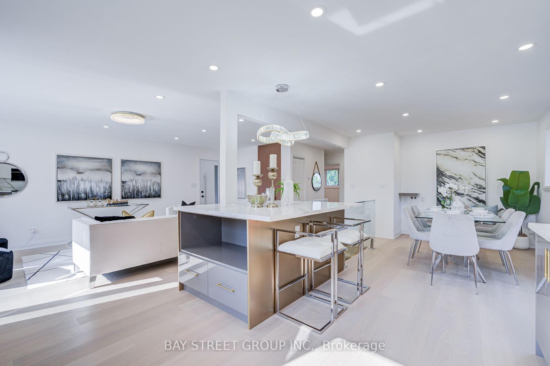 60 Warner Avenue, Toronto — Detached for sale, photo 1