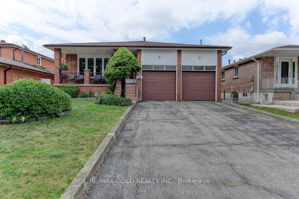 70 Malcolm Crescent, Brampton — Detached for sale, photo 1