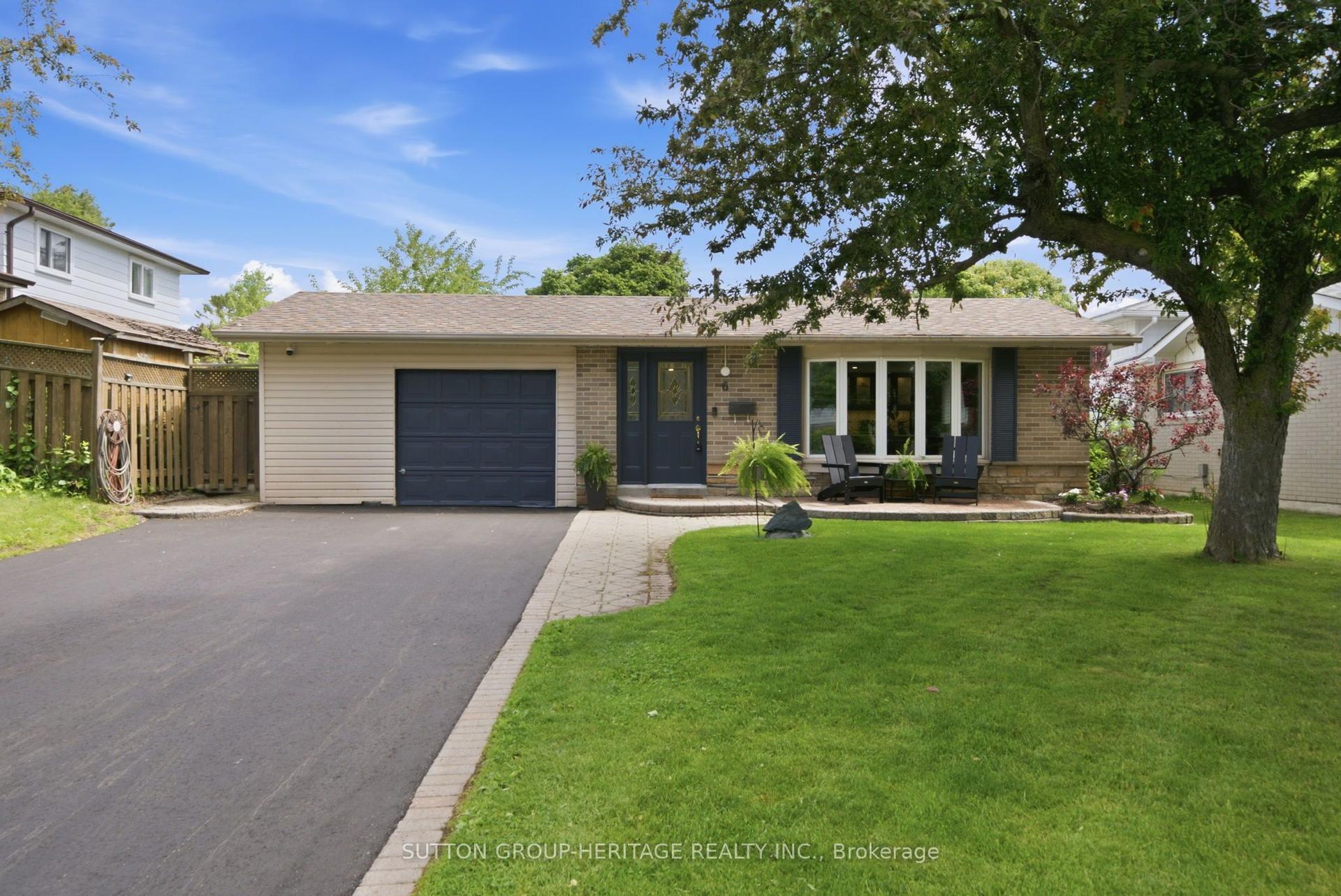 6 Lewin Crescent — photo 1