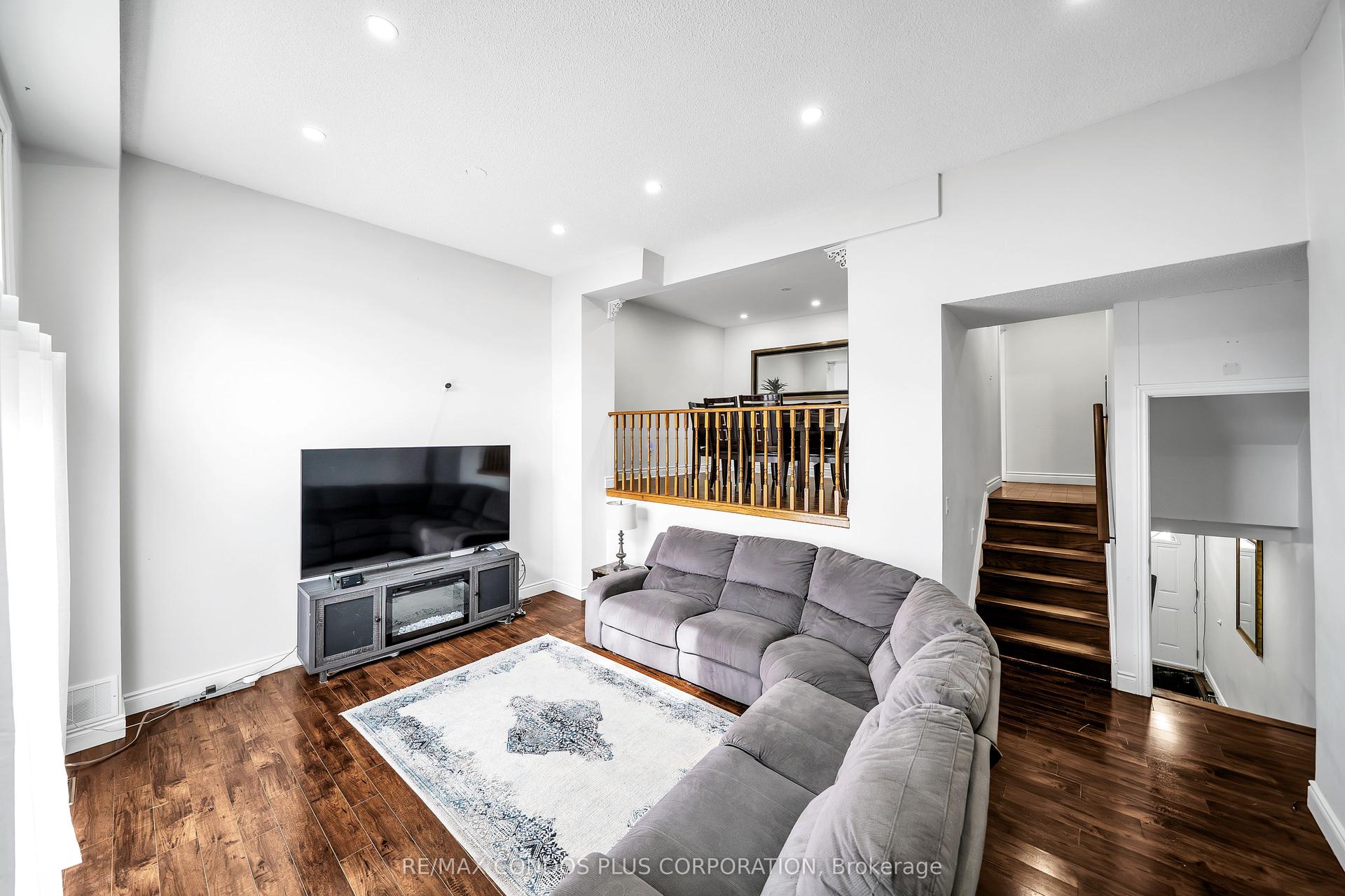 222 Pearson Street 39 #39, Oshawa — Condo Town for sale, photo 1