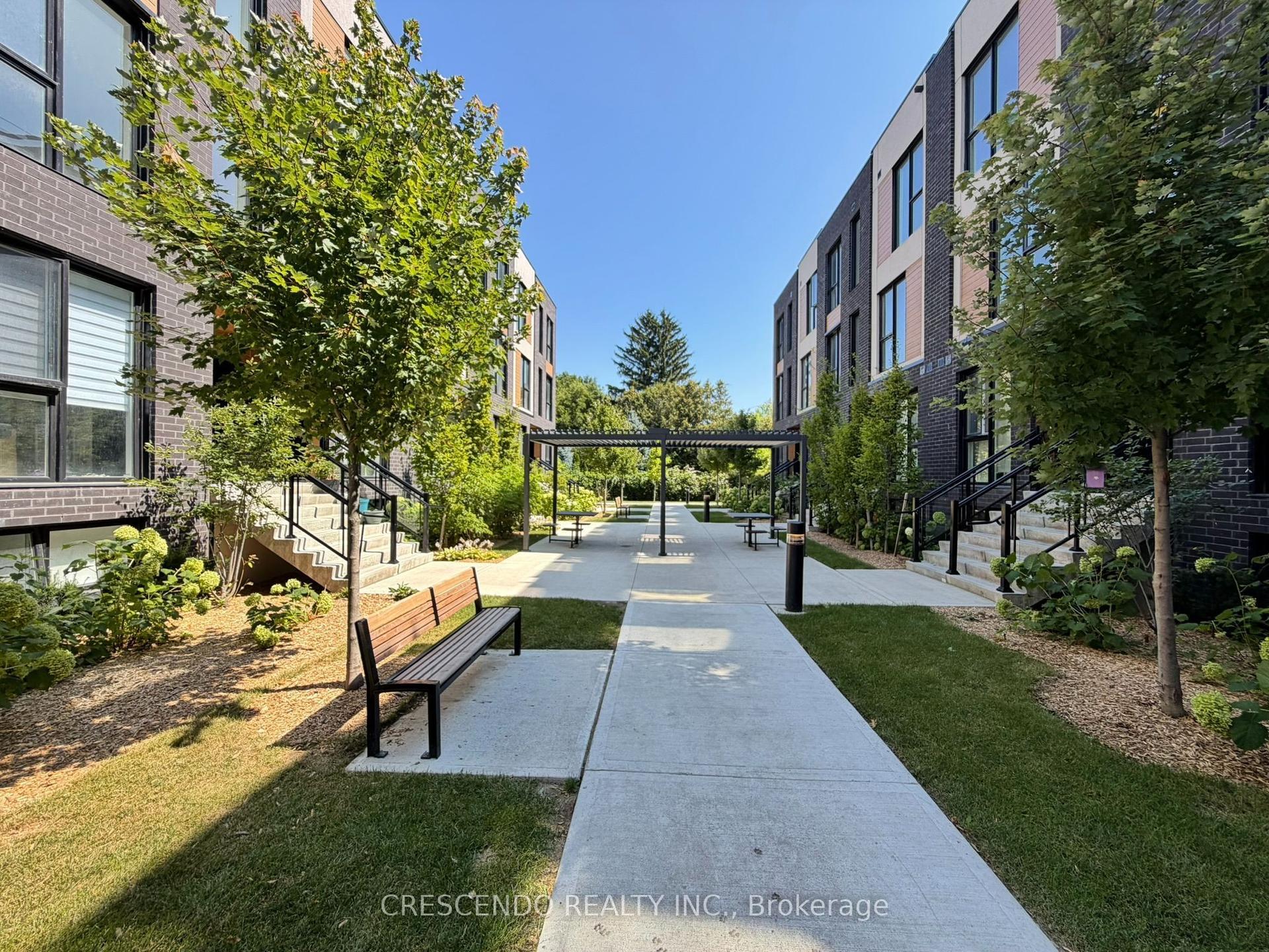 176 Clonmore Drive 8 #8, Toronto — Condo Town for lease, photo 1