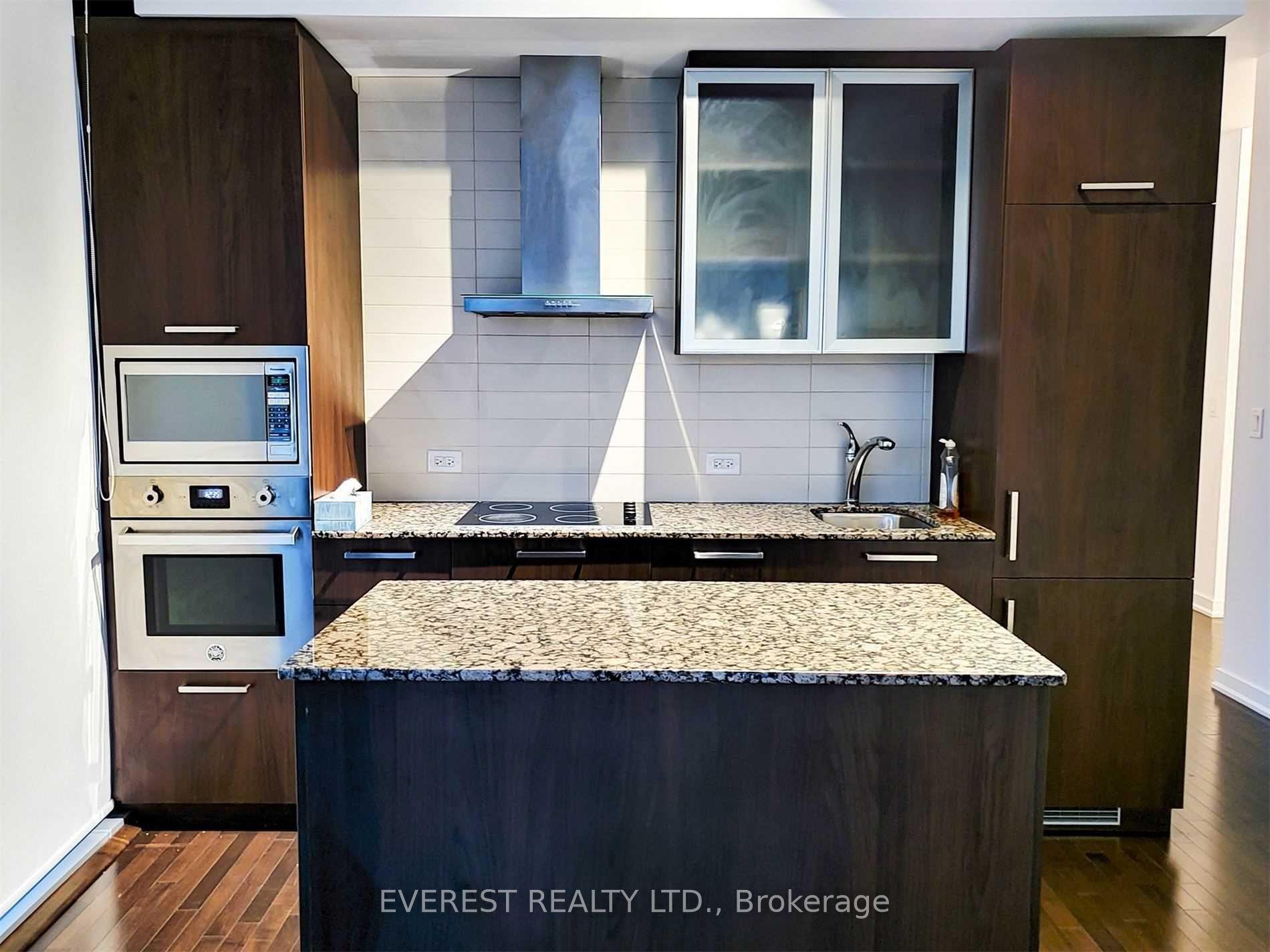 12 York Street 4110 #4110, Toronto — Condo for lease, photo 1