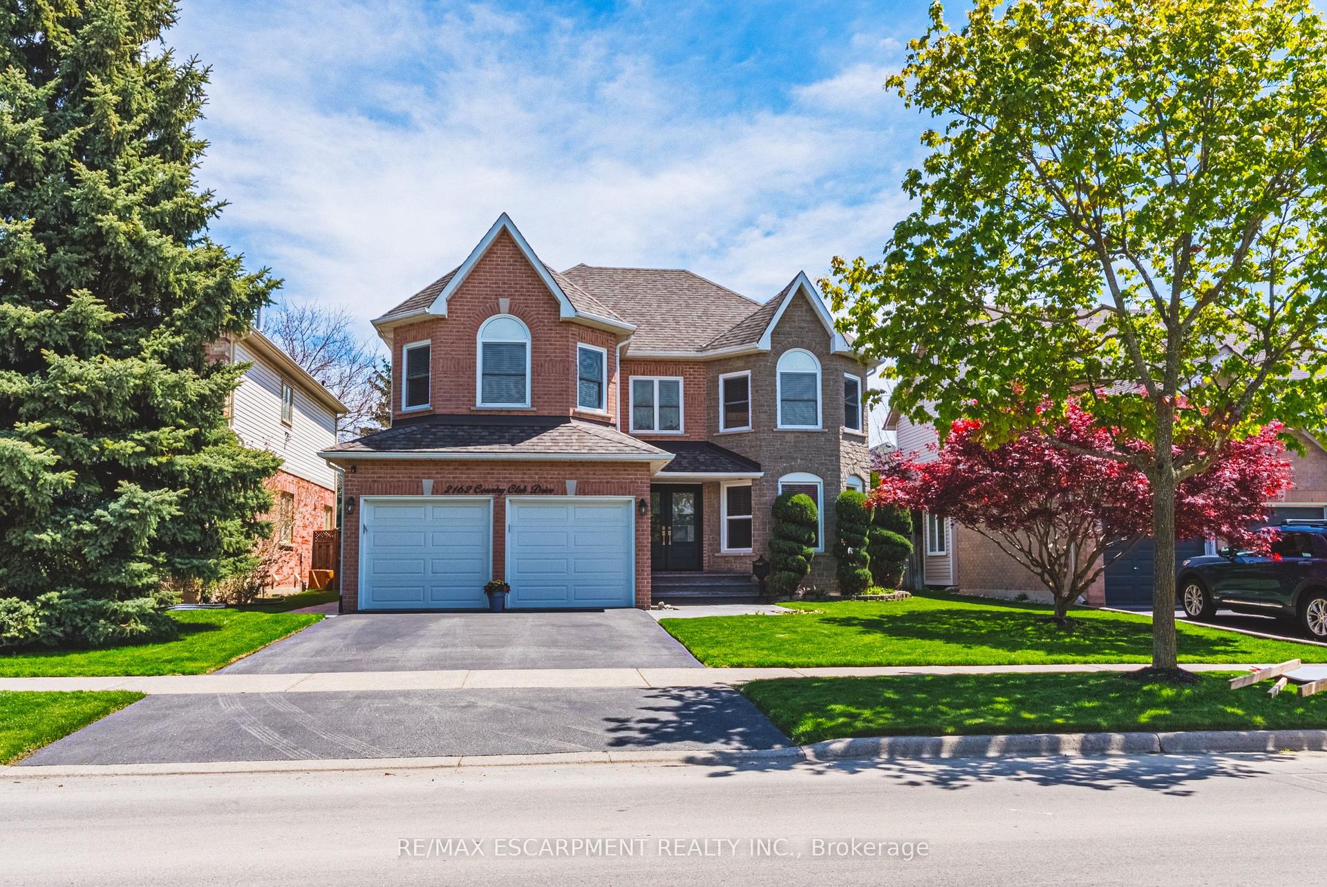 2162 Country Club Drive — photo 1