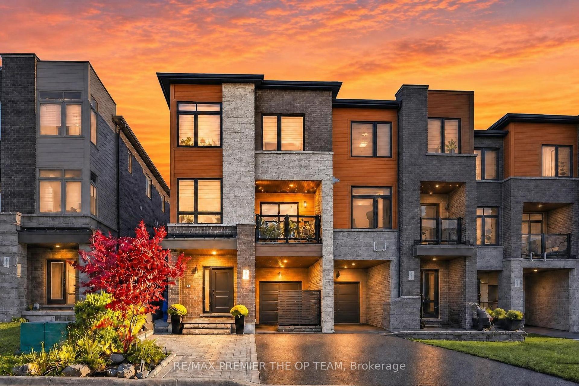 233 Vivant Street, Newmarket — Townhouse for sale, photo 1