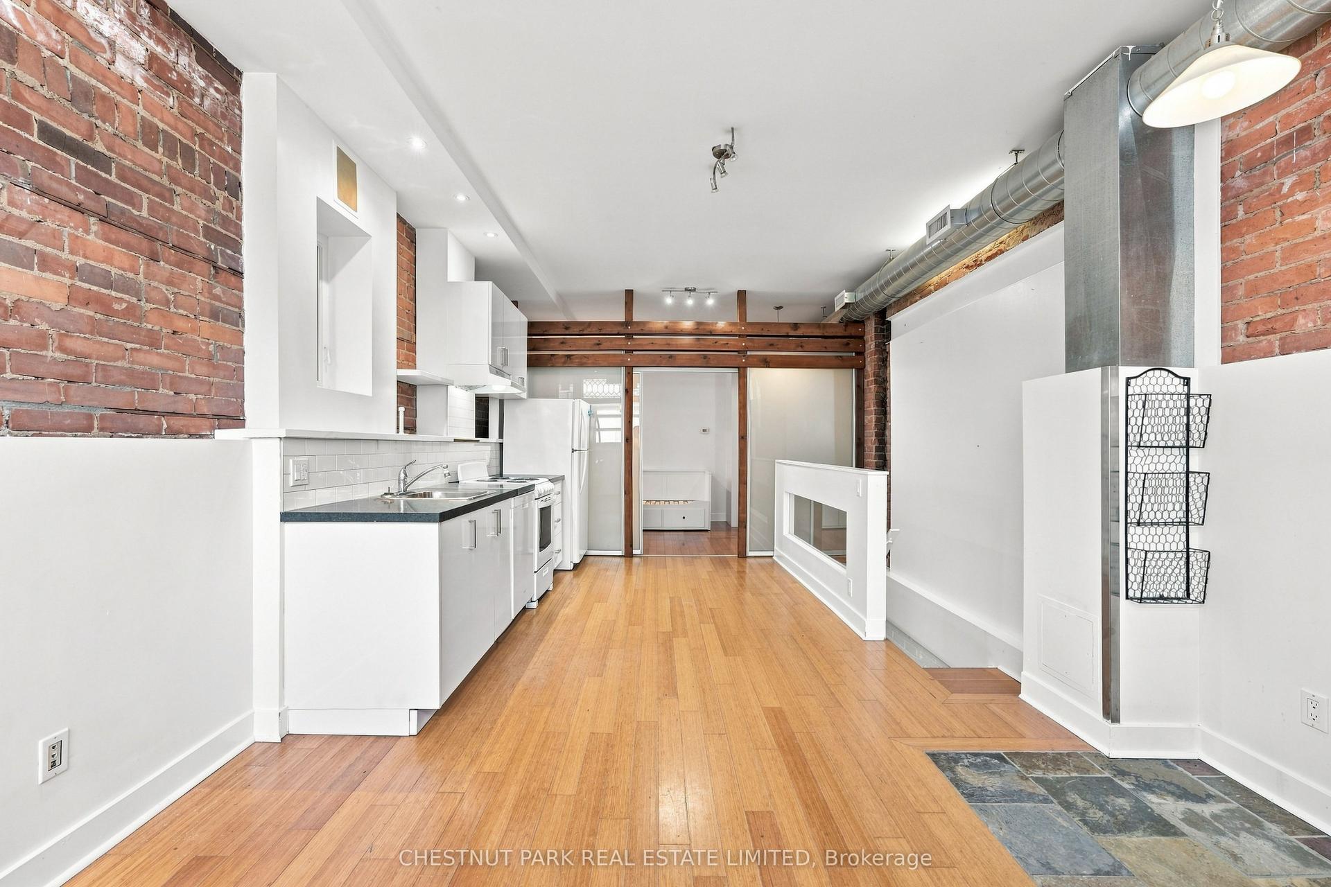 208 Greenwood Avenue, Toronto — Semi-Detached for lease, photo 1