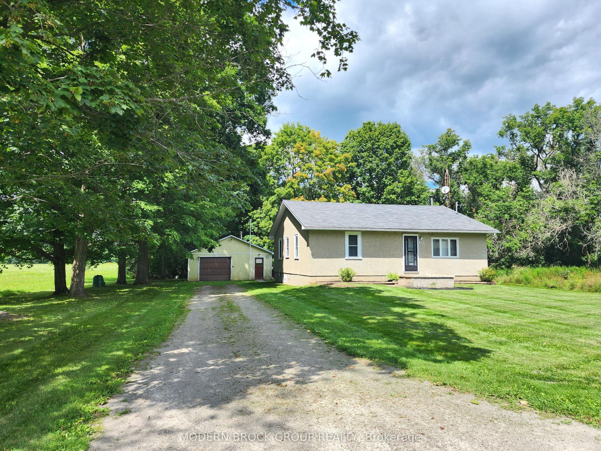 70 Victoria Road, Brockville — Detached for sale, photo 1