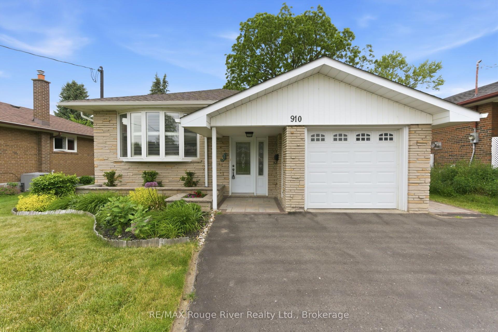 910 Crocus Crescent — photo 1