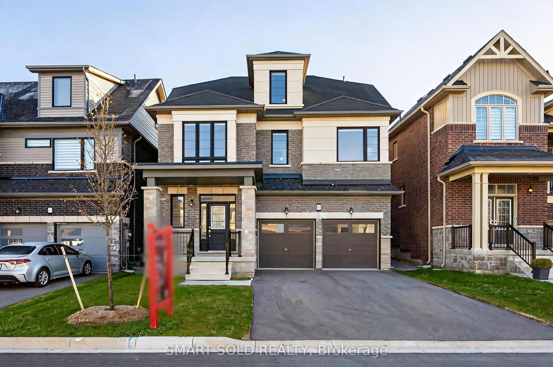 91 Angus Morton Crescent — photo 1