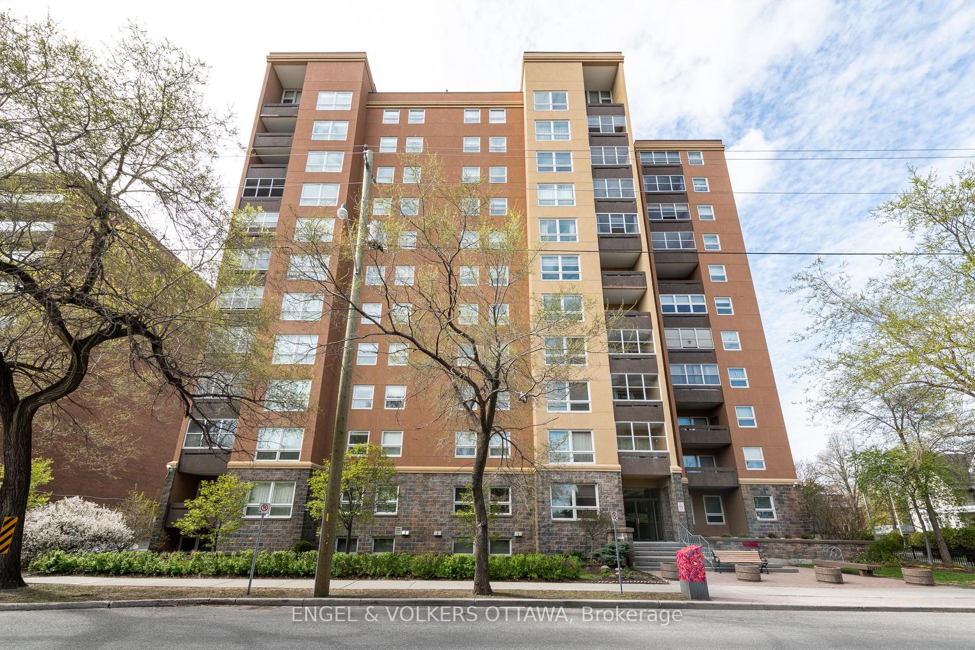 373 LAURIER Avenue E 906 #906 — photo 1