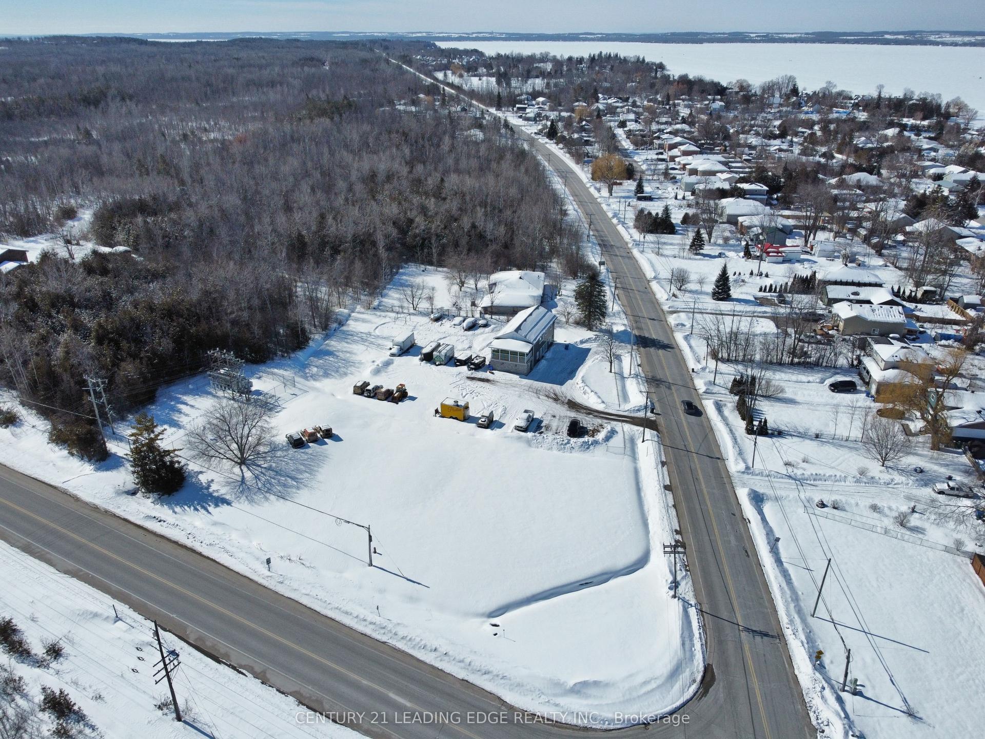 1035 Metro Road N — photo 1