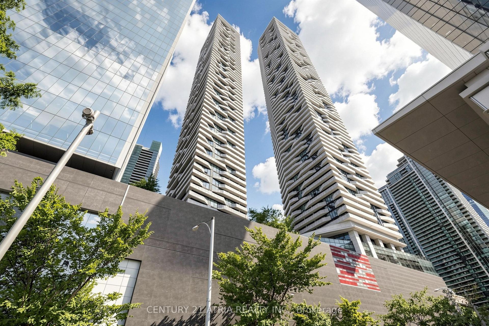 88 Harbour Street 5205 #5205, Toronto — Condo for sale, photo 1