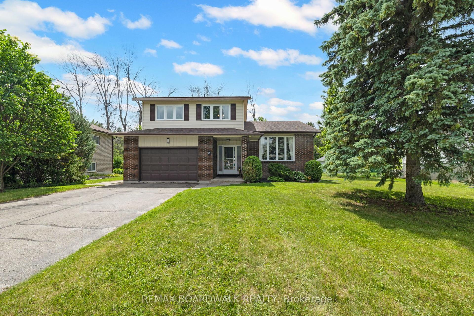 8 Jessie Drive — photo 1