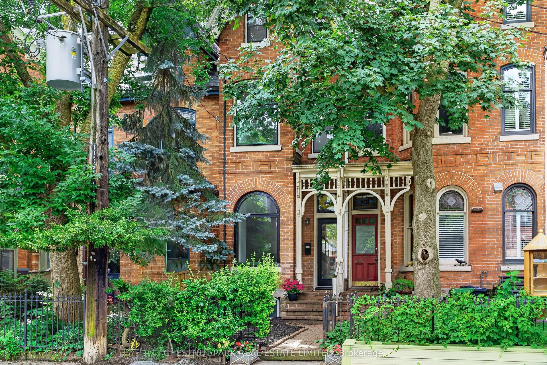 347 1/2 Wellesley Street E, Toronto — Townhouse for sale, photo 1