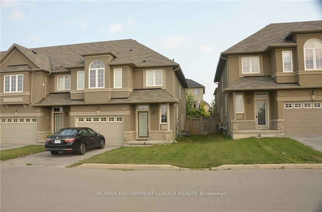 327 Stonehenge Drive, Hamilton — Townhouse for lease, photo 1