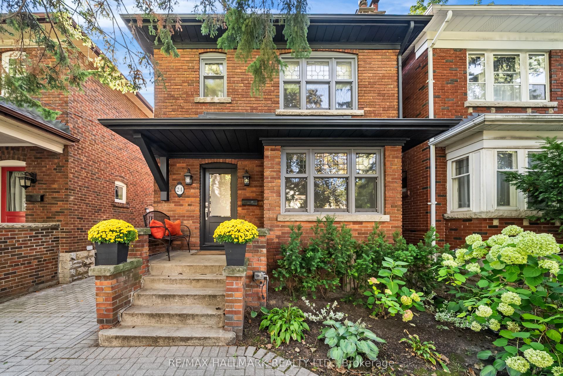 24 Ronan Avenue — photo 1