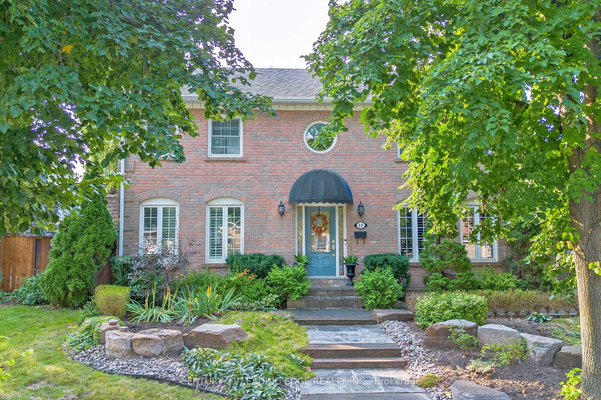 11 Hedgewood Drive — photo 1