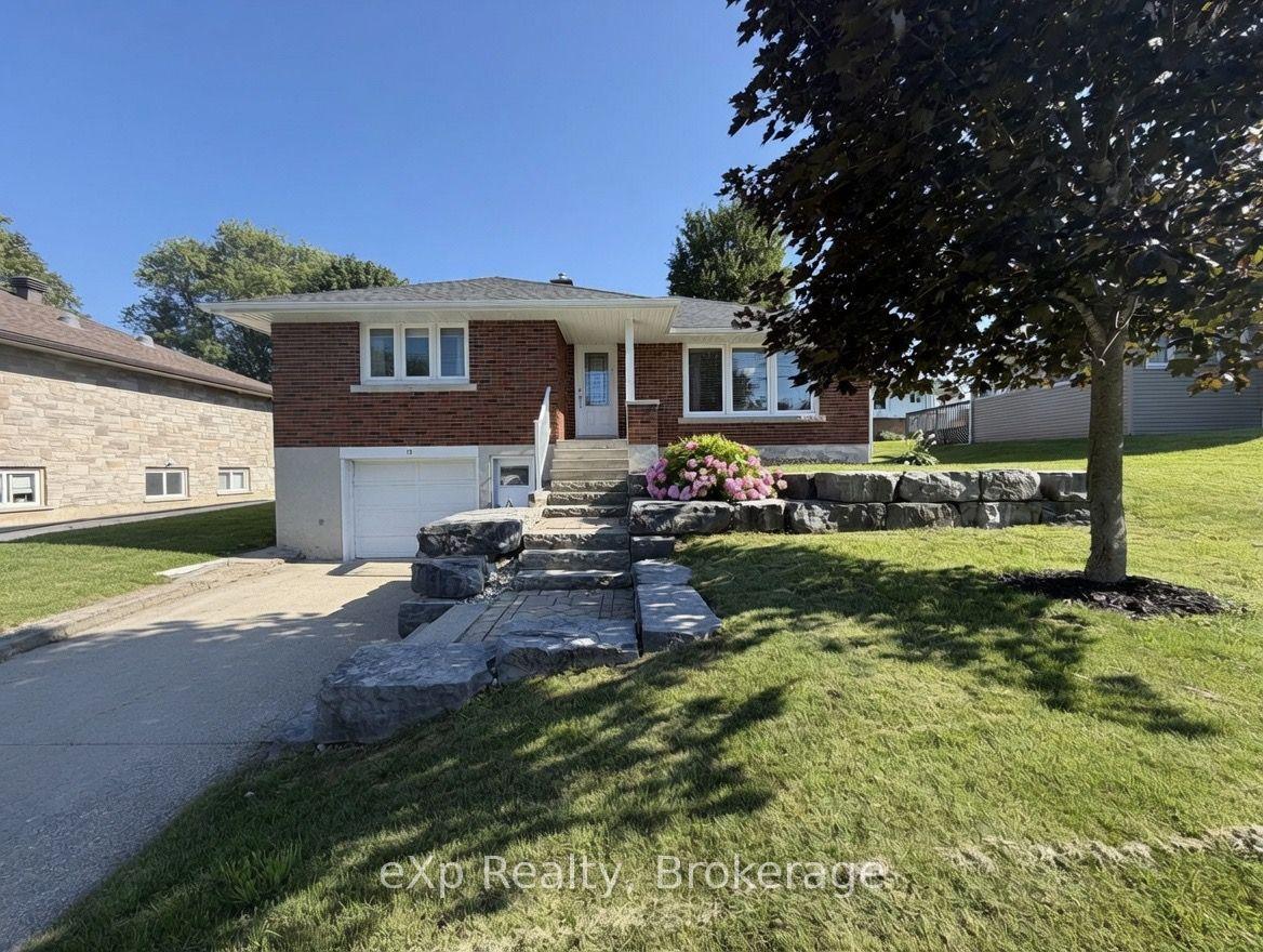 13 BROWNS Avenue, Brockton — Detached for sale, photo 1