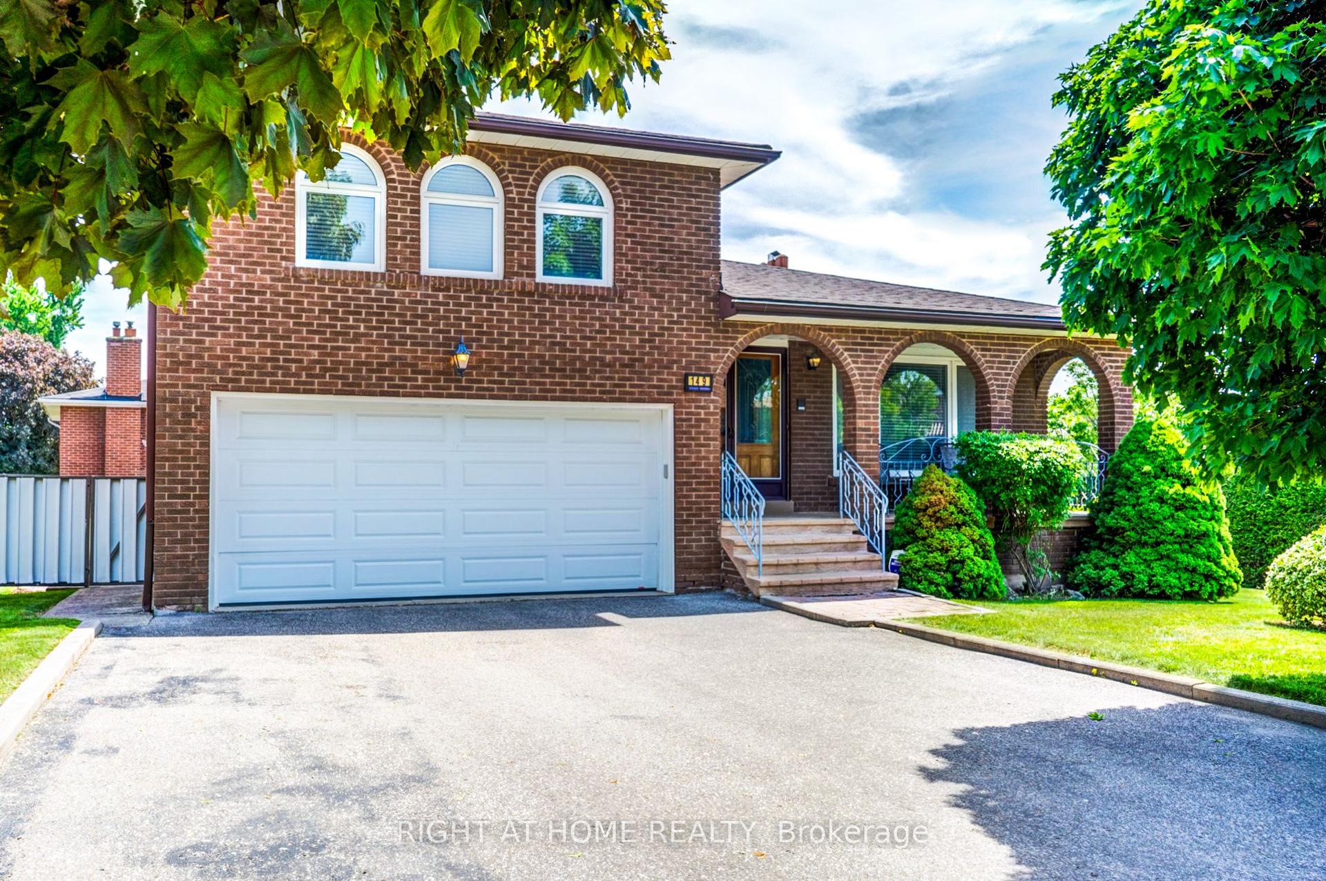 149 Jeanne Drive W — photo 1