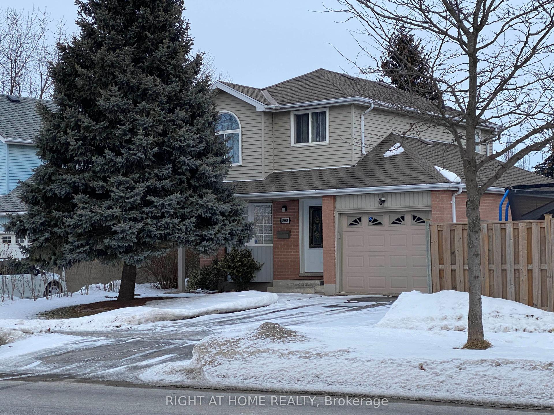 792 Homeview Road, London South — Detached for lease, photo 1