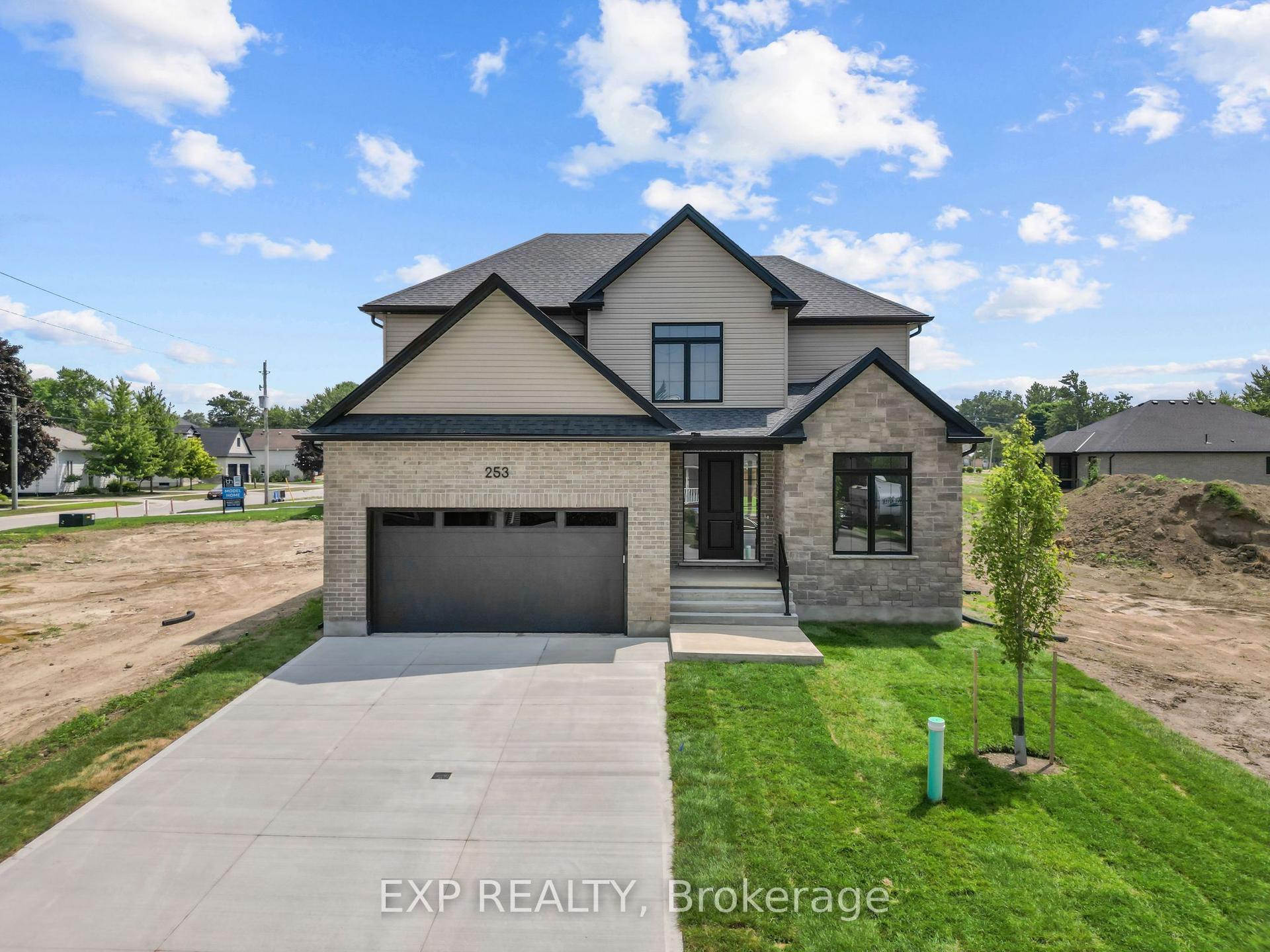 253 John Street, Warwick — Detached for sale, photo 1