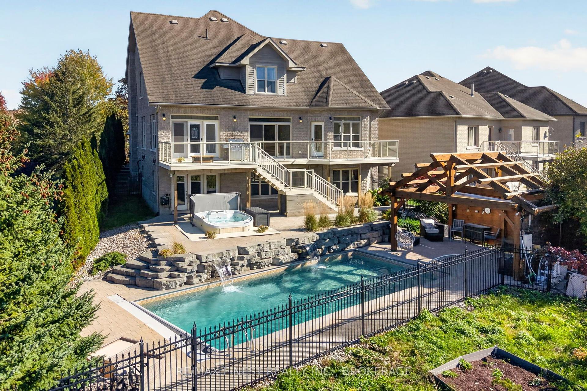 710 Kananaskis Drive, Kingston — Detached for sale, photo 1