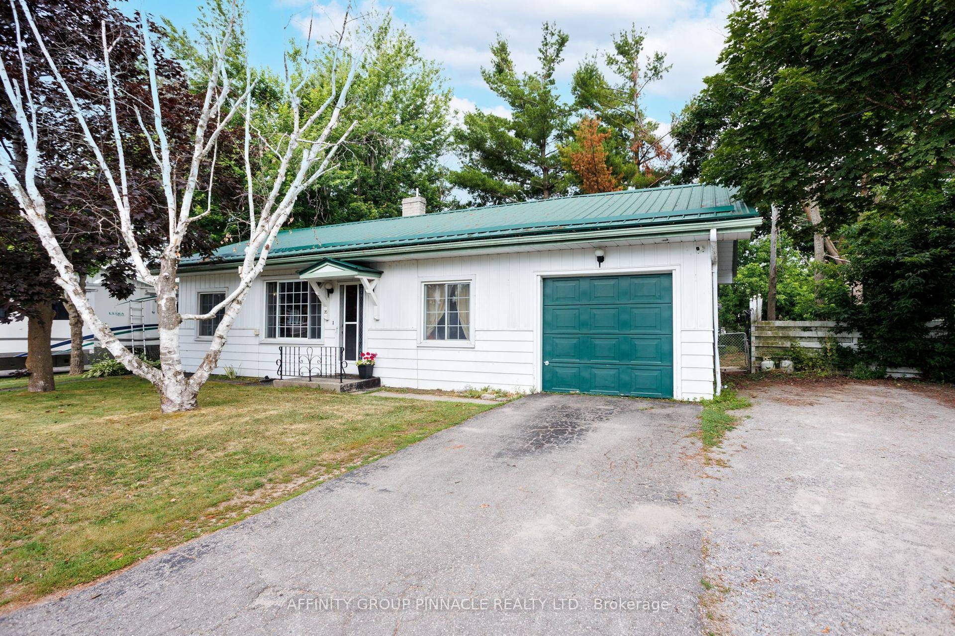 35 Clifton Street, Kawartha Lakes — Detached for sale, photo 1
