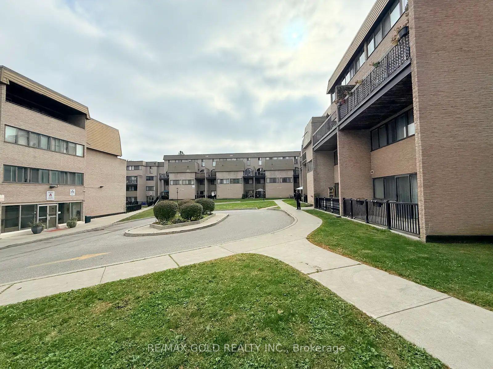 2095 Roche Court 179 #179, Mississauga — Condo Town for sale, photo 1