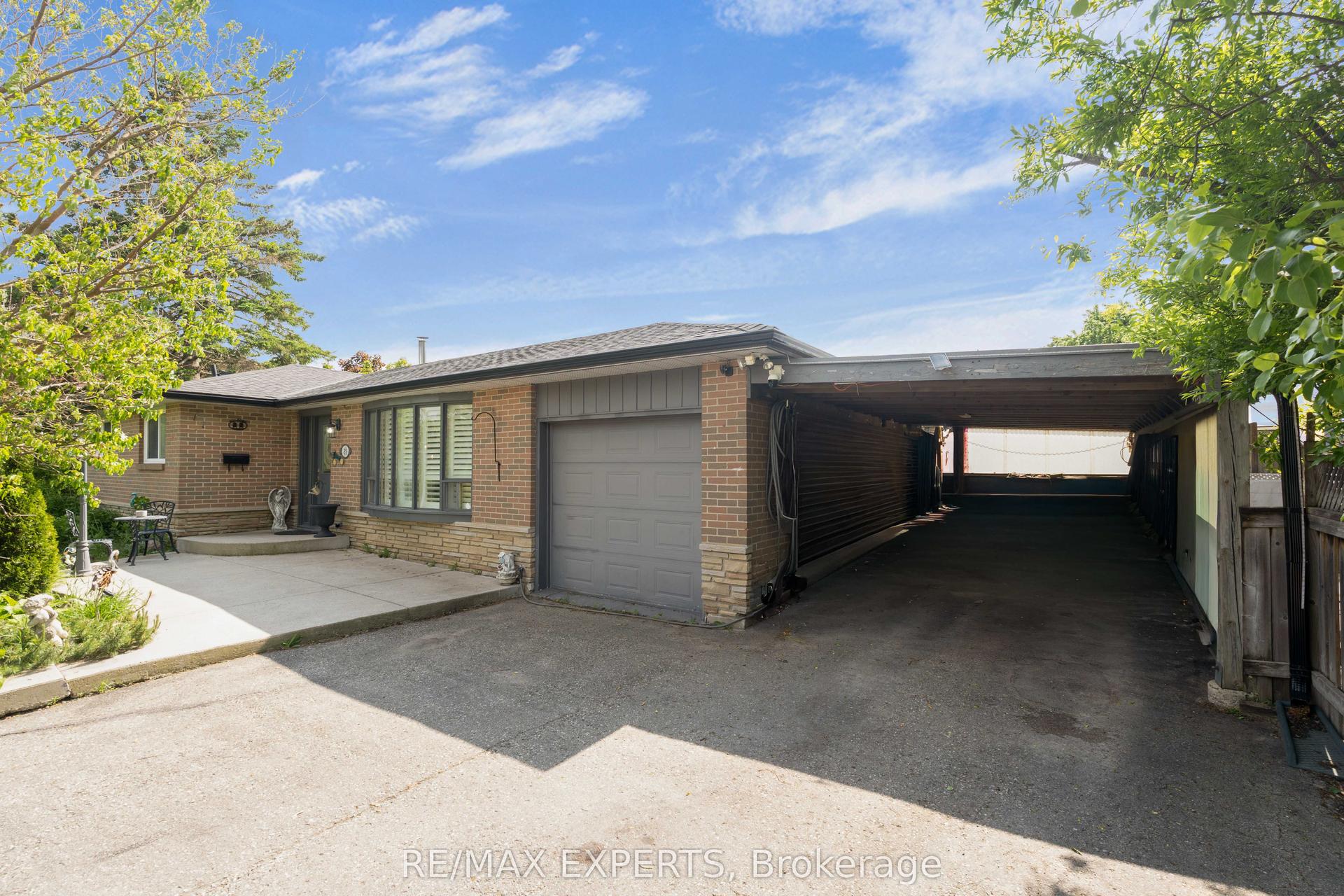 35 Lawrence Avenue — photo 1