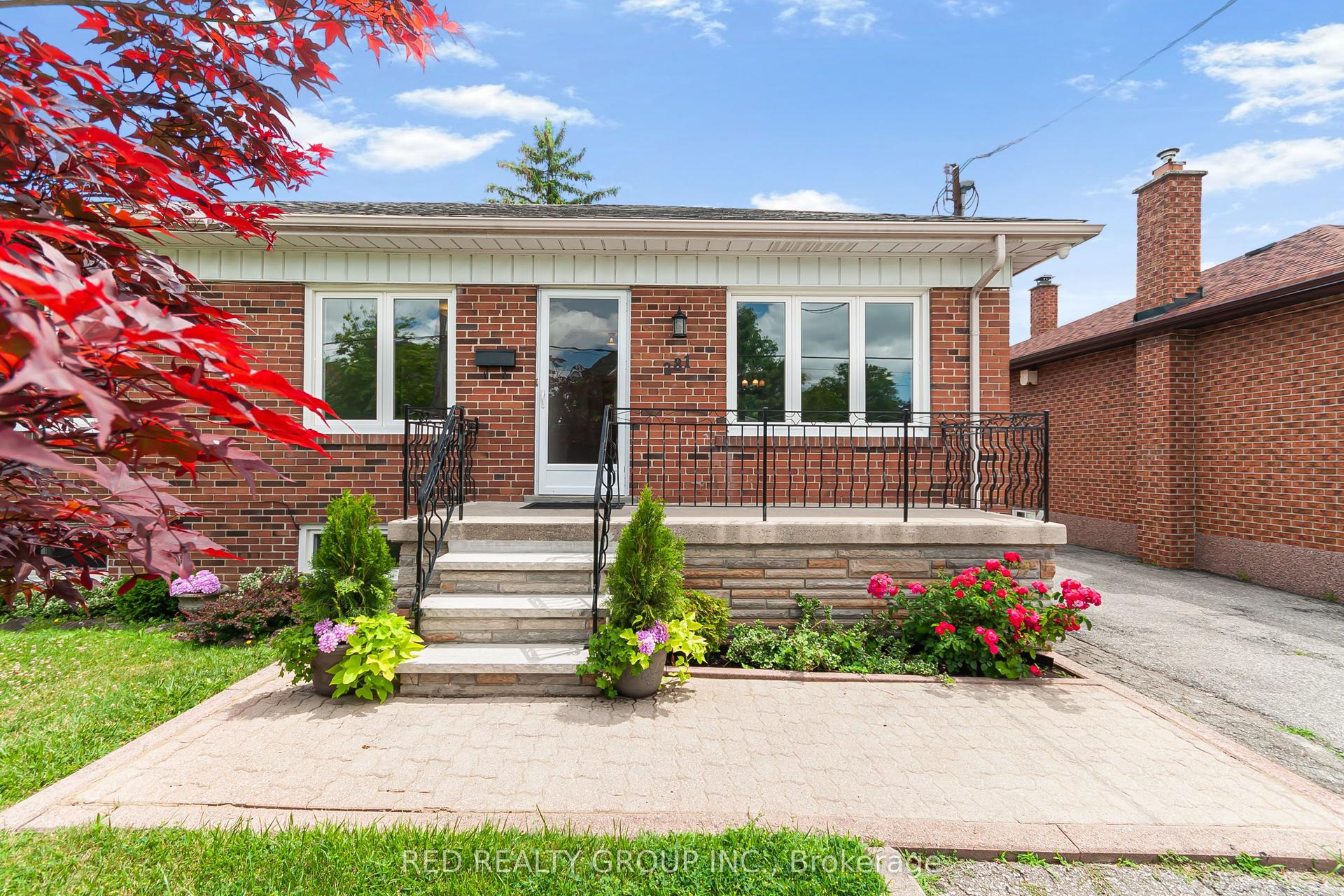 281 Falstaff Avenue, Toronto — Detached for sale, photo 1