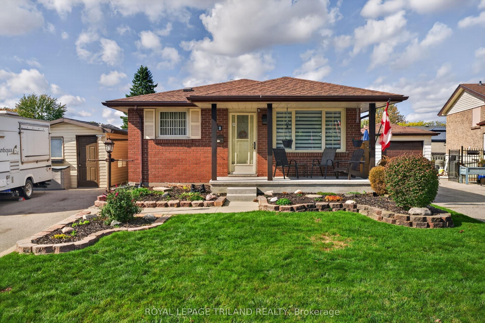 21 Jena Crescent, London East — Detached for sale, photo 1