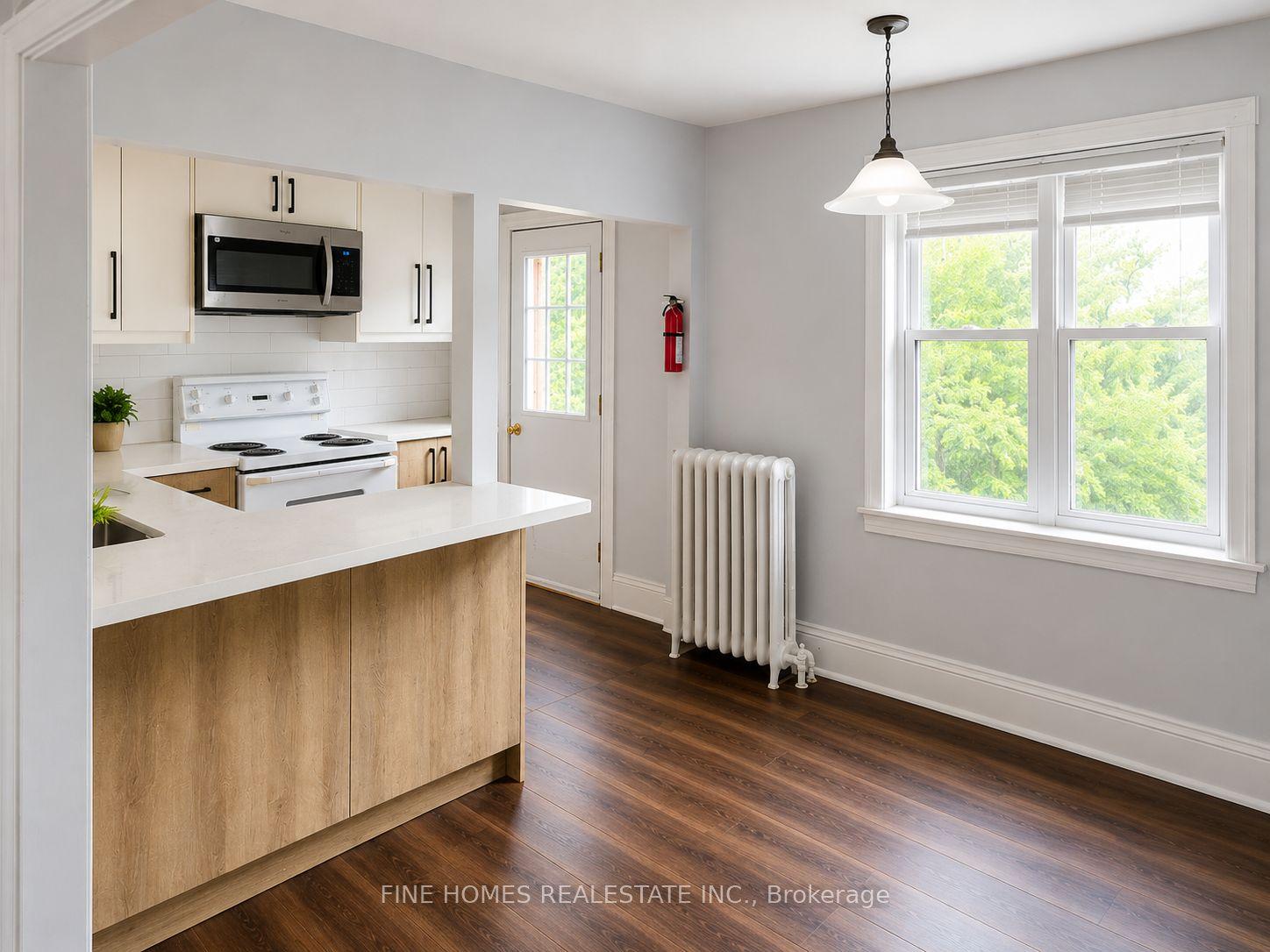 44 Hillside Avenue, Toronto — Multiplex for lease, photo 1