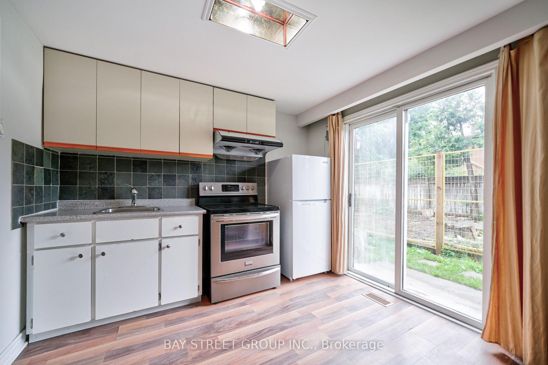 239 Crestwood Road W/O Basement #W/O Basement — photo 1