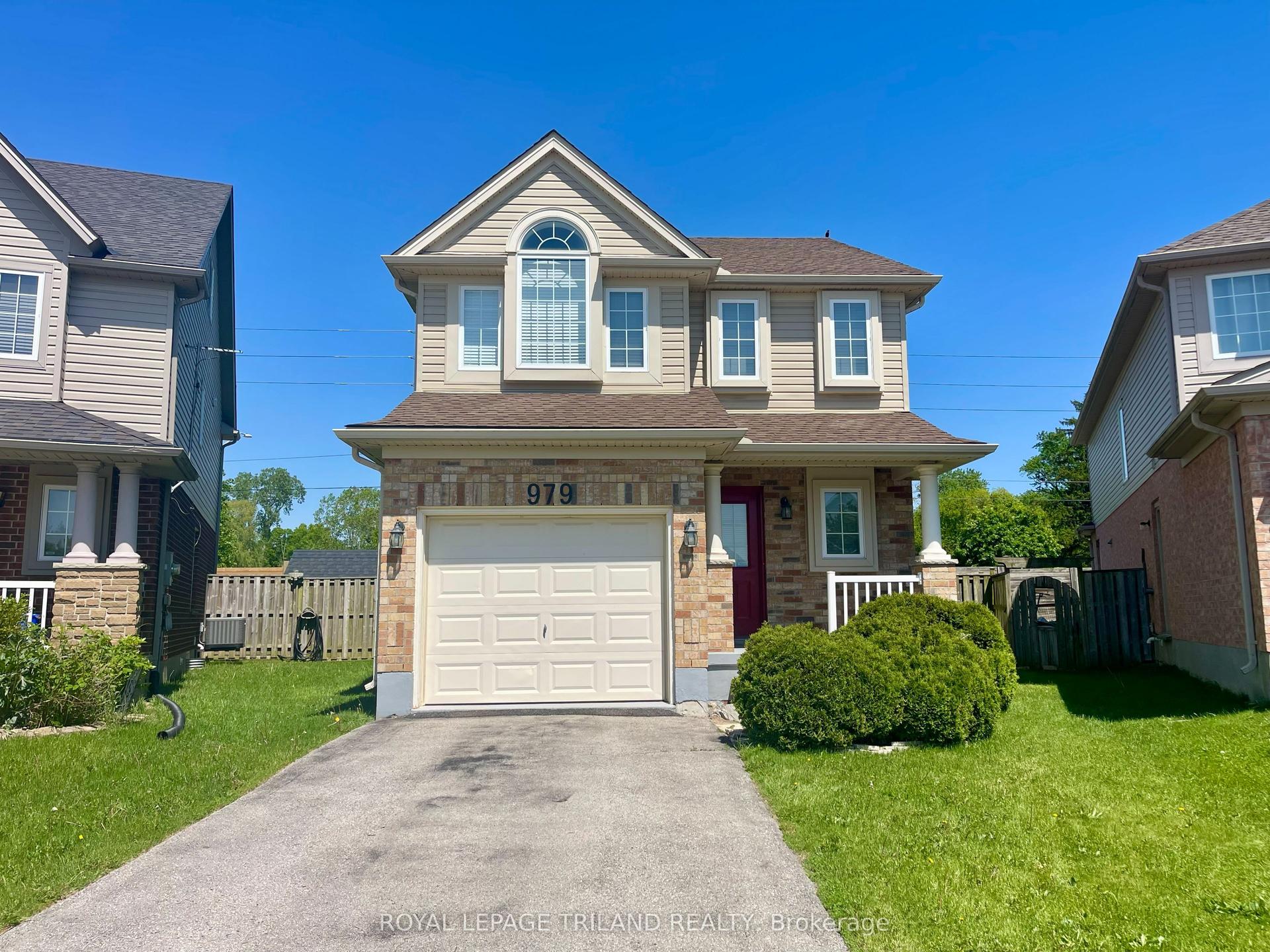 979 CROSSCREEK Court — photo 1
