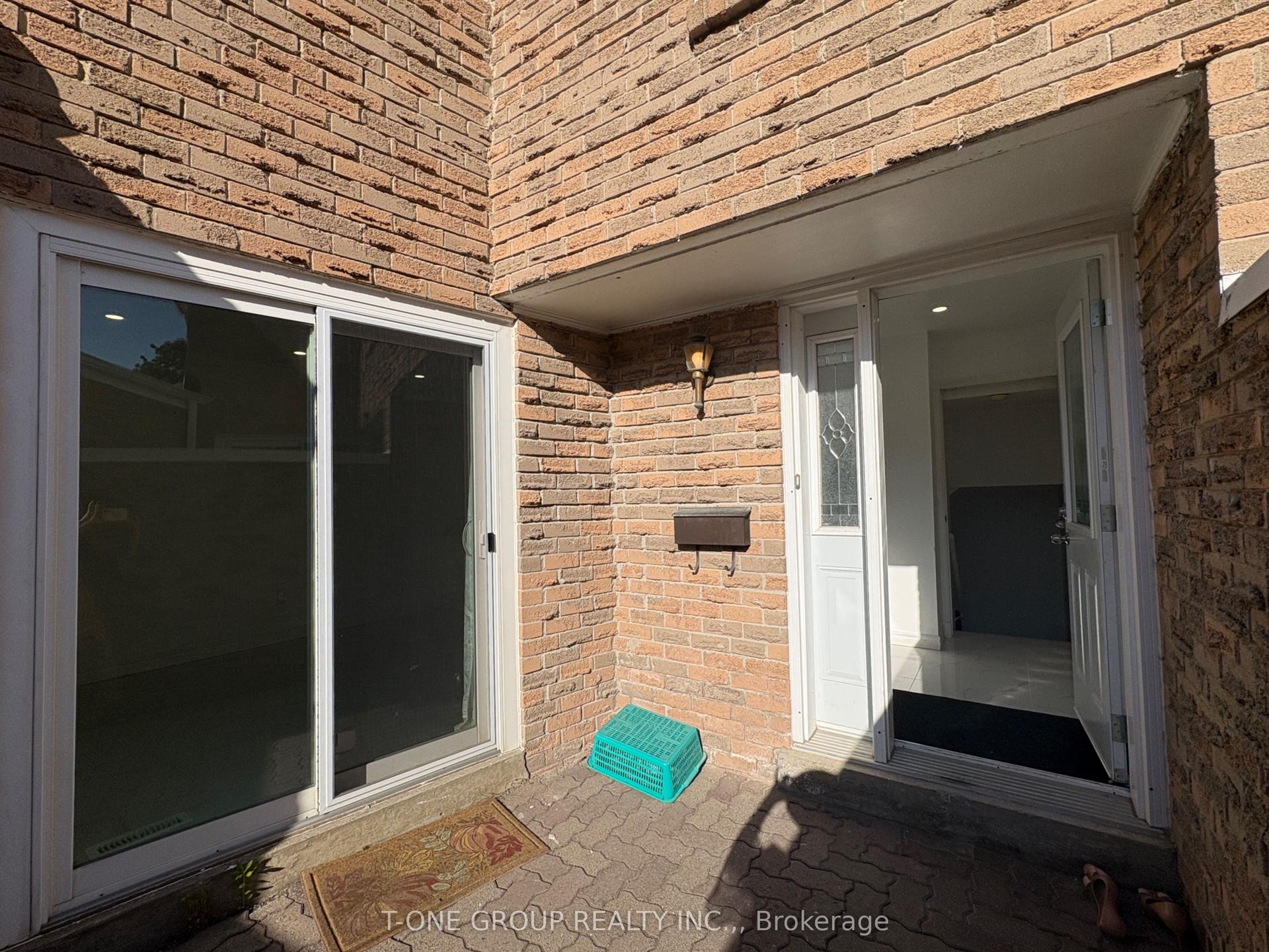49 Ambercroft Boulevard — photo 1