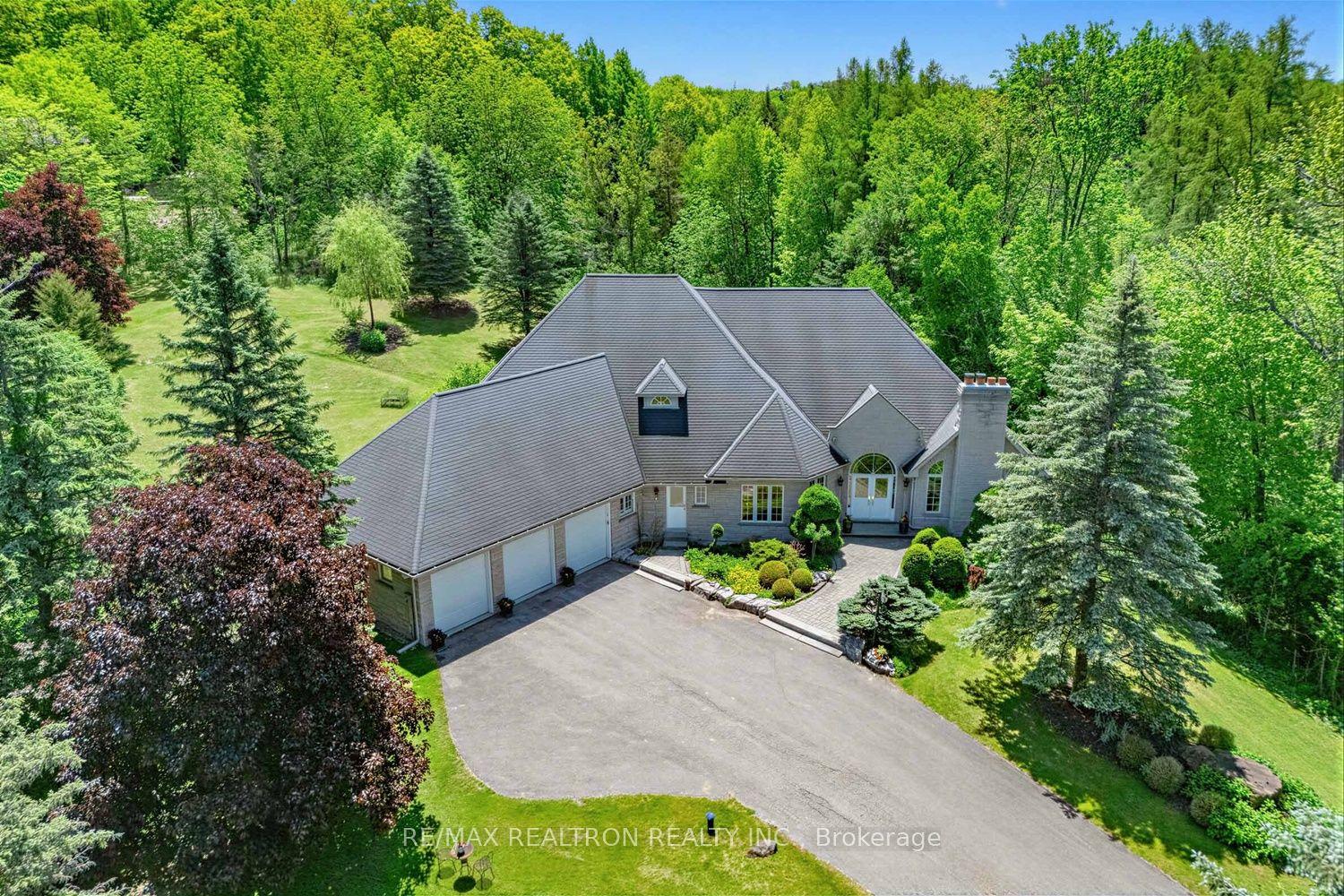 7 Gilbert Drive, Aurora — Detached for sale, photo 1