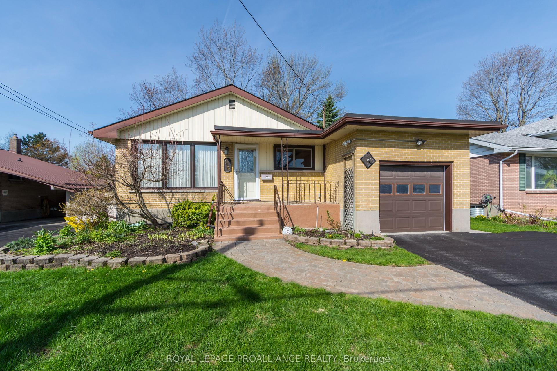 114 Rollins Drive — photo 1
