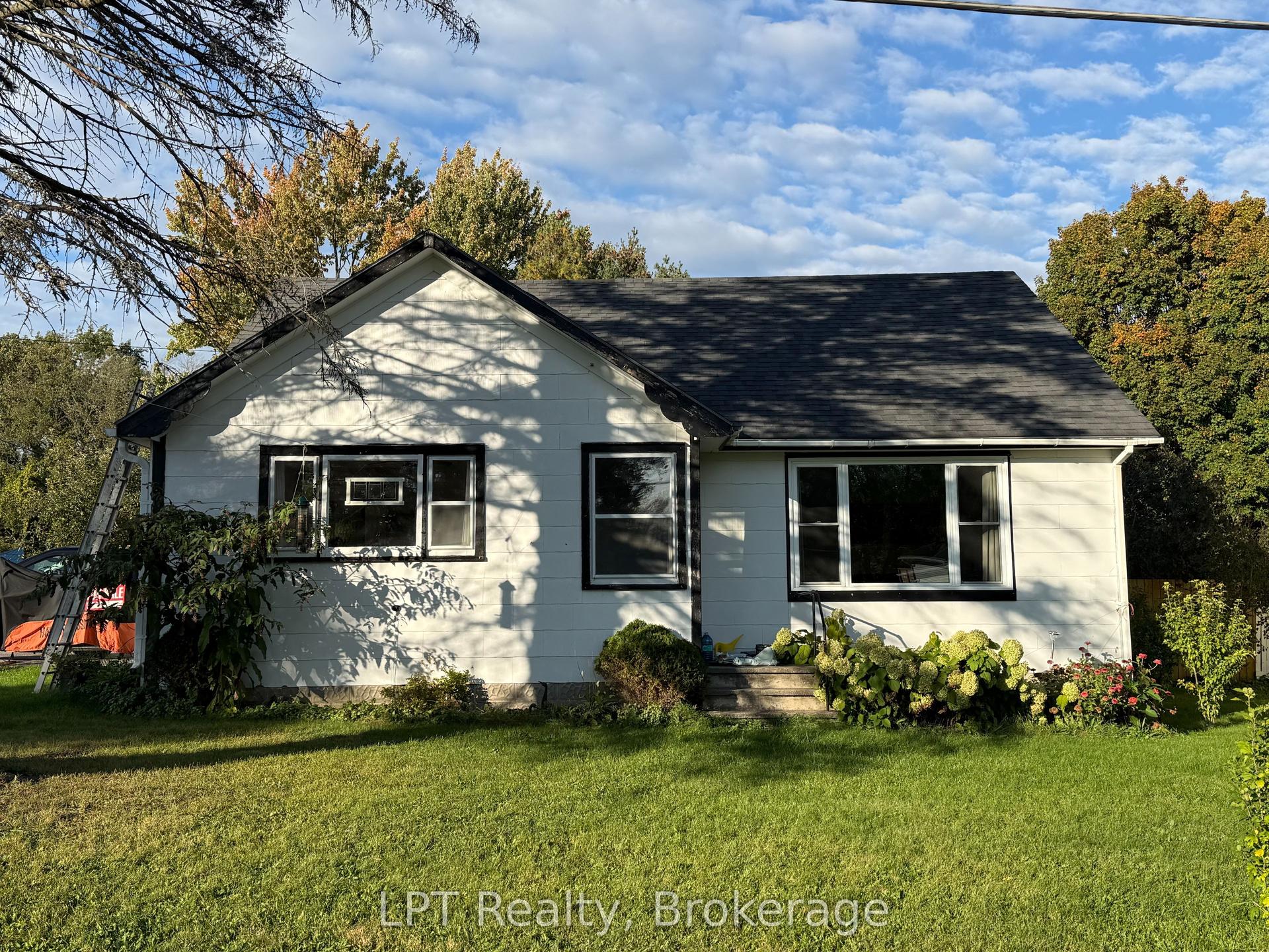 22 Third Street N, Prince Edward County — Detached for lease, photo 1
