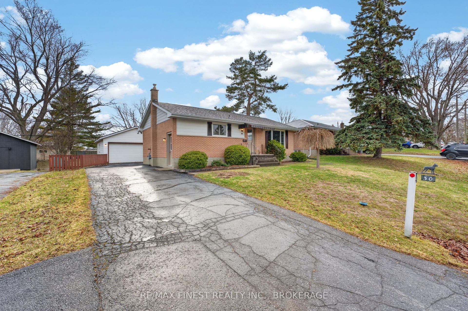 30 Oxford Crescent — photo 1