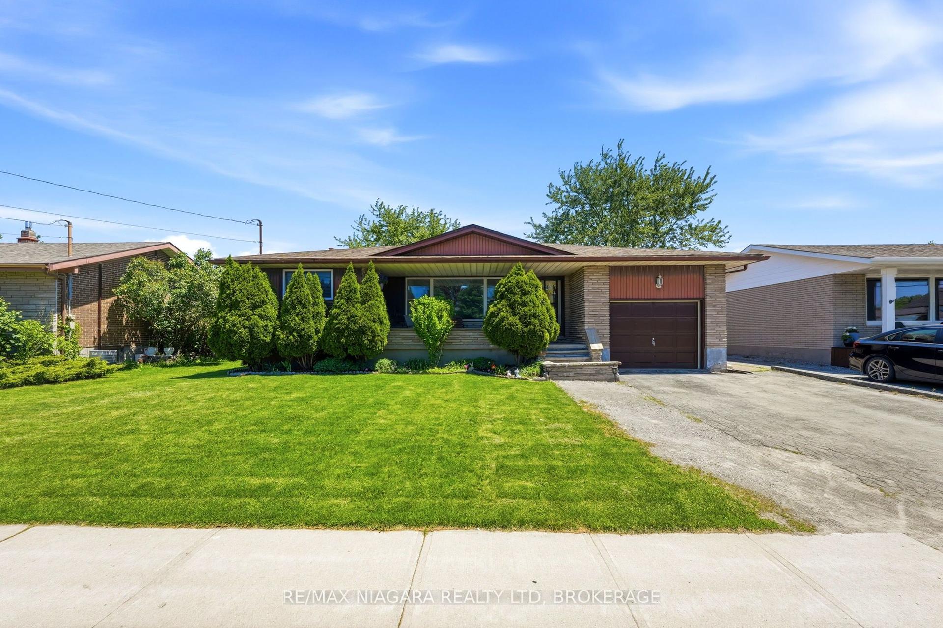 230 Wellington Street — photo 1