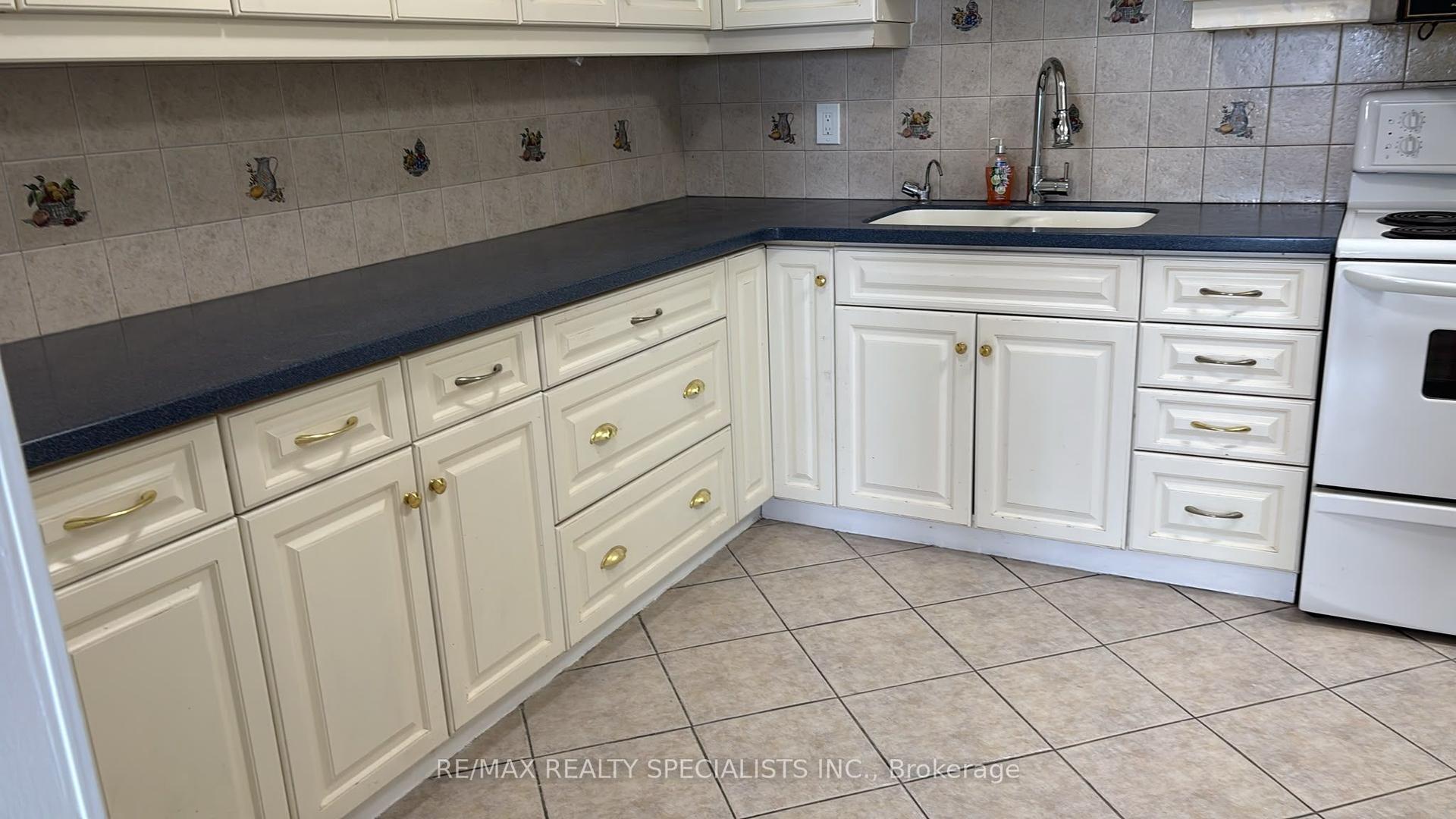 85 Emmett Avenue 1810 #1810, Toronto — Condo for lease, photo 1