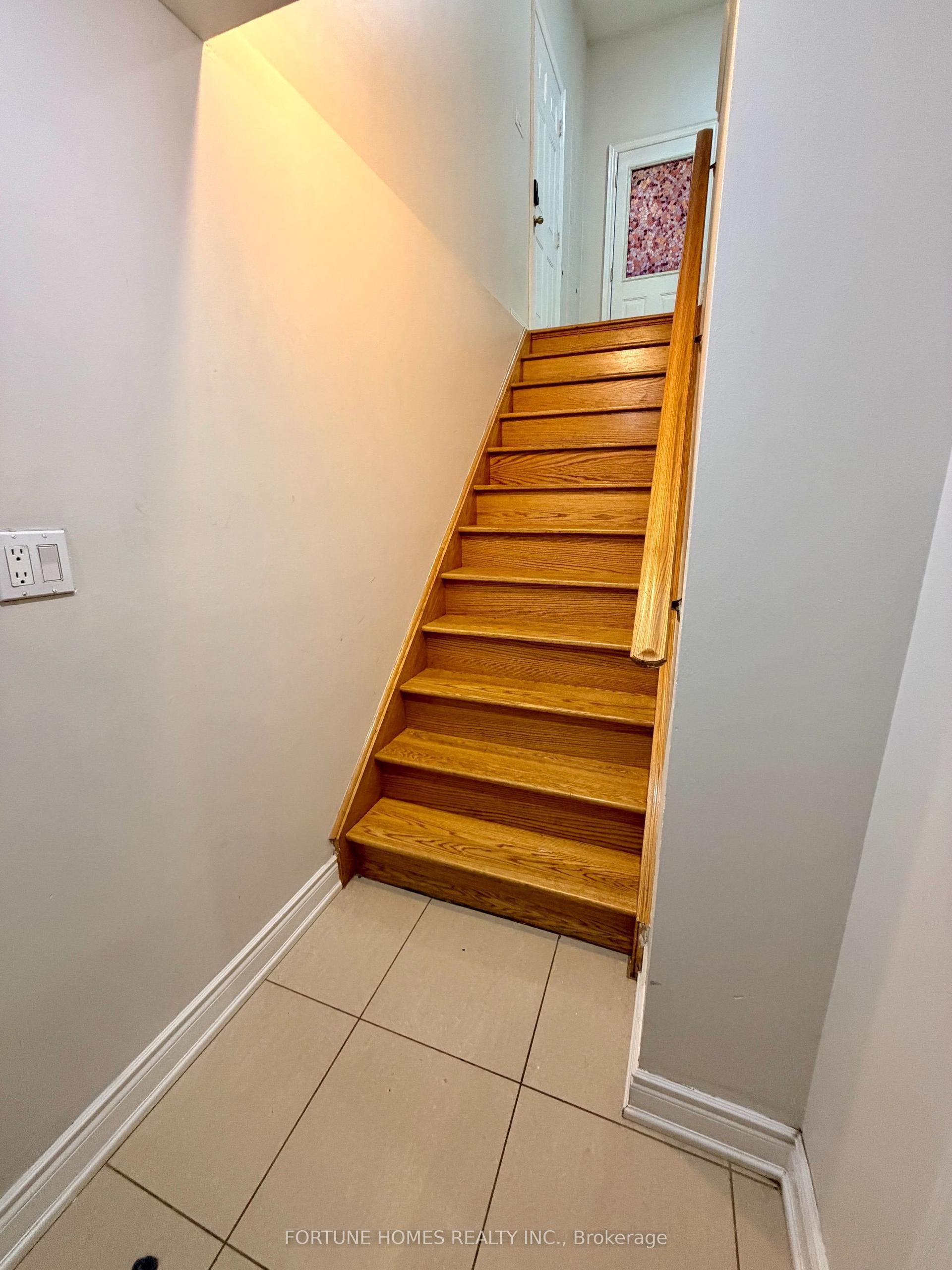 9 Paddington Road, Brampton — Detached for lease, photo 1